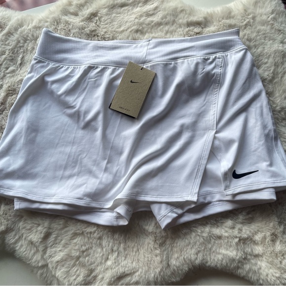 NikeCourt NWT Dri-FIT Victory Women's Tennis Skirt size large - Picture 3 of 4